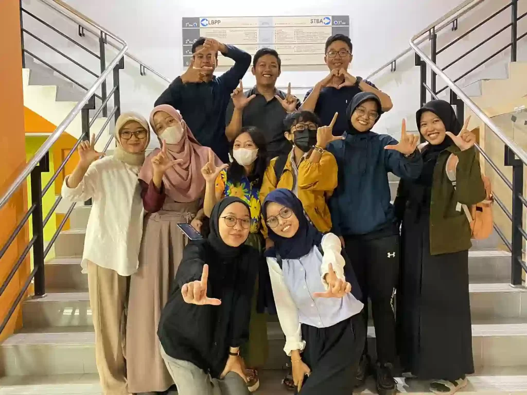 Kursus Bahasa Inggris Yogyakarta | LIA Sejak 1990 Siswa LIA Yogyakarta belajar di kelas General English